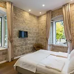 Pellegrini Luxury Affittacamere 4*